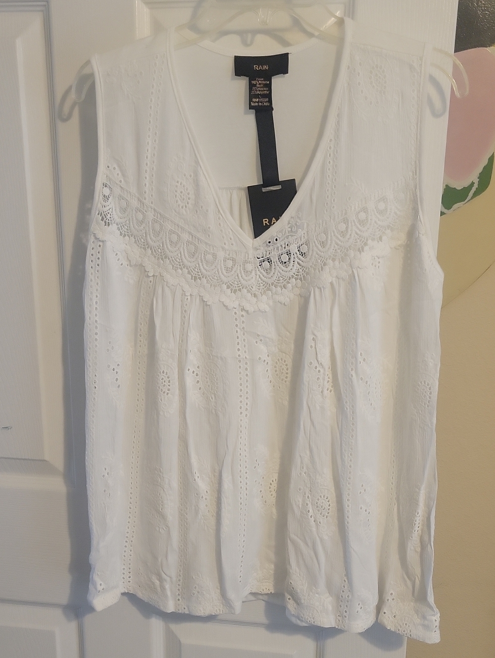 Rain SzLg White Eyelet Lace Camisole Sleeveless Vneck Top  NWT